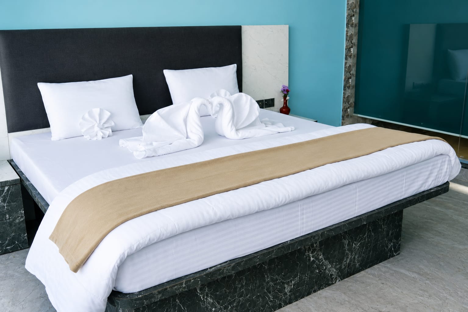 Group Booking Non Ac Room Min 10 to 12 Pax Rs.1700 Per head
