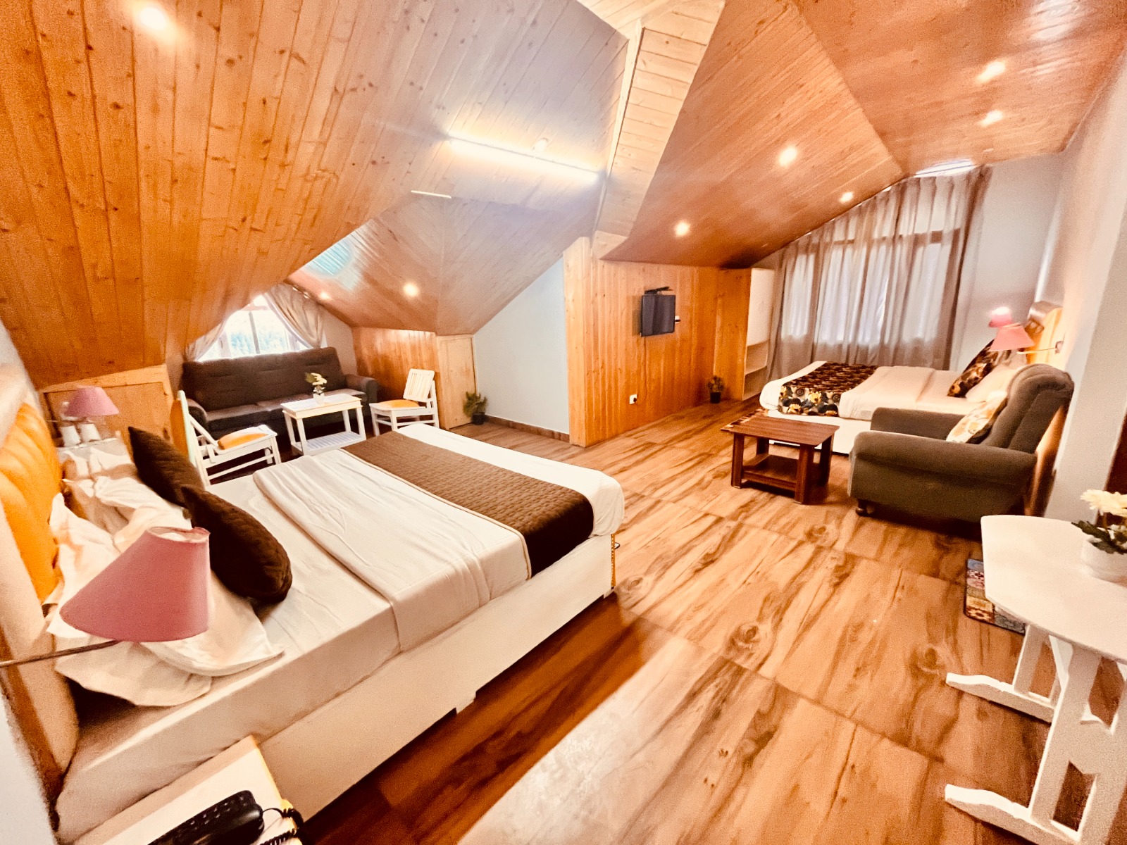 Family Suit Room With Moutain Room 