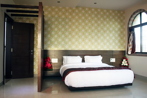 1 x Deluxe Double Room 